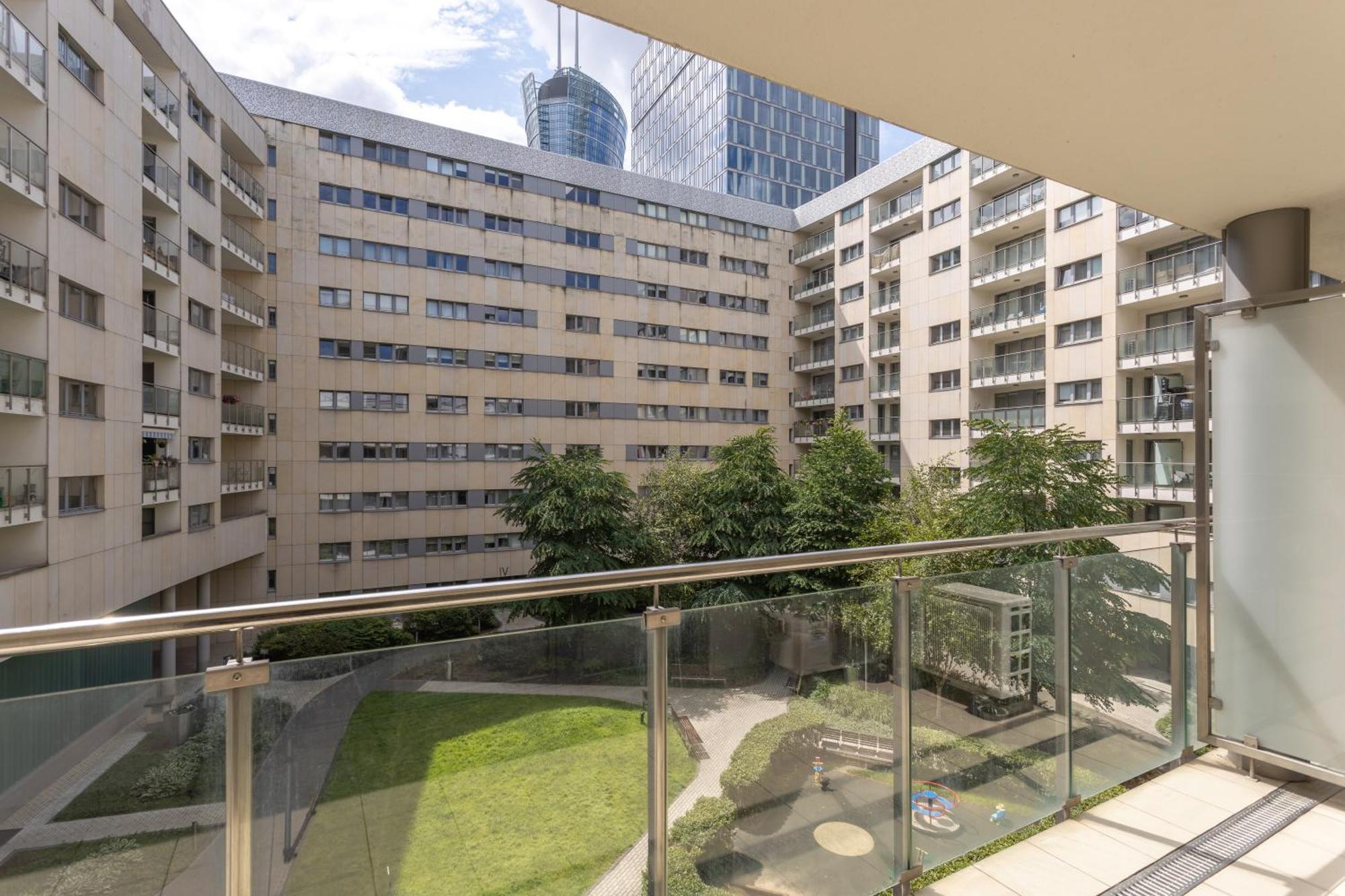 Butas Golden Warsaw: Luxury In Browary Warszawskie *